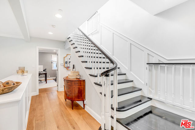 328 El Camino Drive, Beverly Hills CA: https://media.crmls.org/mediaz/8b034d76-f227-4fdd-9d35-8470ed7299a5.jpg