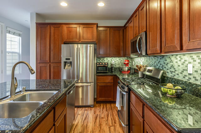 Detail Gallery Image 12 of 31 For 8228 Silver Cir, Ventura,  CA 93004 - 3 Beds | 2/1 Baths