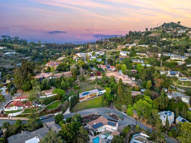 4911 Beaumont Dr, La Mesa CA: https://media.crmls.org/mediaz/8b03f603-eded-4739-8f78-59ac45c6d5a6.jpg