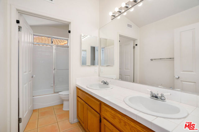 6615 Kentwood Bluffs Drive, Los Angeles CA: https://media.crmls.org/mediaz/8b03fb7b-ad3c-4141-b381-45b5c3787fc2.jpg