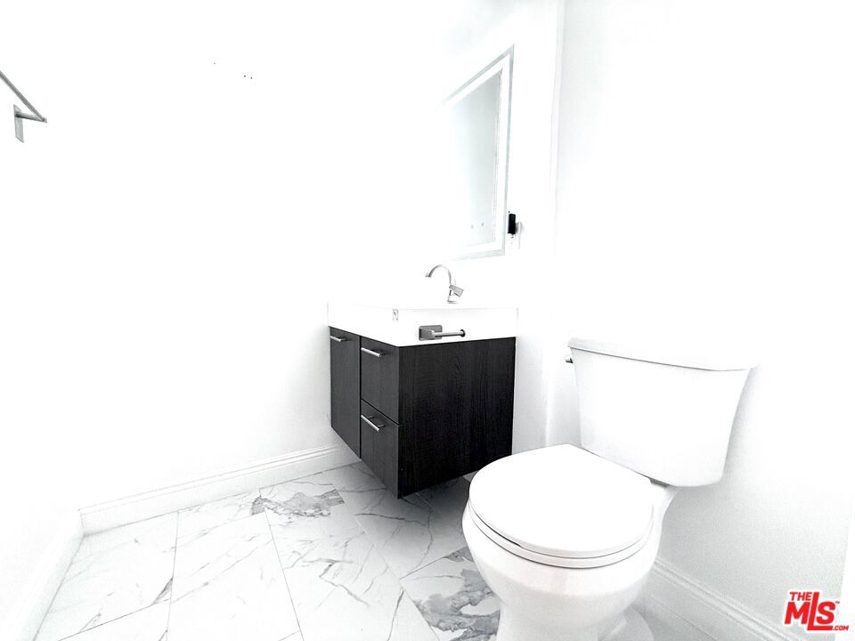https://media.crmls.org/mediaz/8b04239c-7fb8-4939-b3ec-0e83ad312861.jpg?preset=X-Large