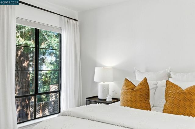 1660 San Luis Rd, Walnut Creek CA: https://media.crmls.org/mediaz/8b0454fe-1ad8-4f59-ab4b-d81343c842d4.jpg