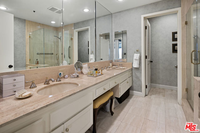 10560 Wilshire Boulevard, Los Angeles CA: https://media.crmls.org/mediaz/8b046925-a2d5-48aa-b2ac-b50dc04cebc9.jpg
