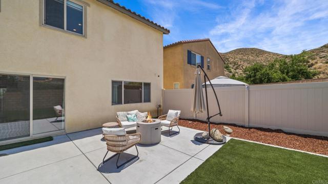 24008 Kestrel Court, Lake Elsinore CA: https://media.crmls.org/mediaz/8b049339-f7c6-40e8-bf64-1e5ce9874775.jpg
