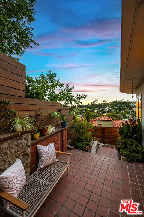 2620 Rutherford Drive, Los Angeles CA: https://media.crmls.org/mediaz/8b04bec3-c18c-4790-9a61-9b95dcc278e5.jpg