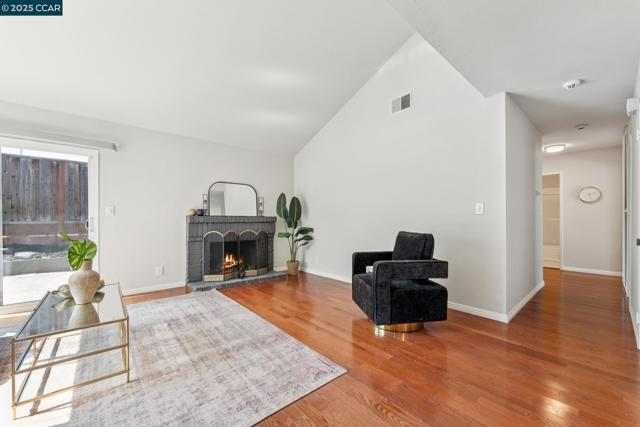 34915 Osprey Dr, Union City CA: https://media.crmls.org/mediaz/8b050d12-88e3-48f1-9f0c-040d1ffff6fd.jpg