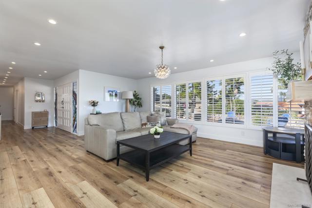 6641 Murray Park Dr, San Diego CA: https://media.crmls.org/mediaz/8b0625a0-52ec-4359-9f55-e13ddc62092e.jpg