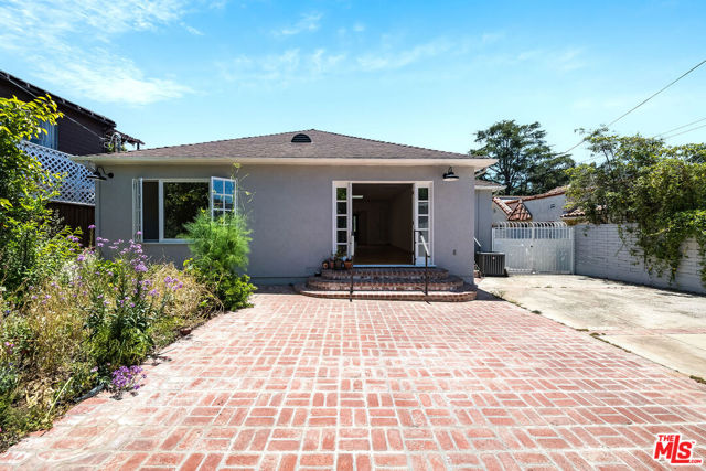 10311 Ilona Avenue, Los Angeles CA: https://media.crmls.org/mediaz/8b06fee6-8b45-4b39-9266-be6837963396.jpg