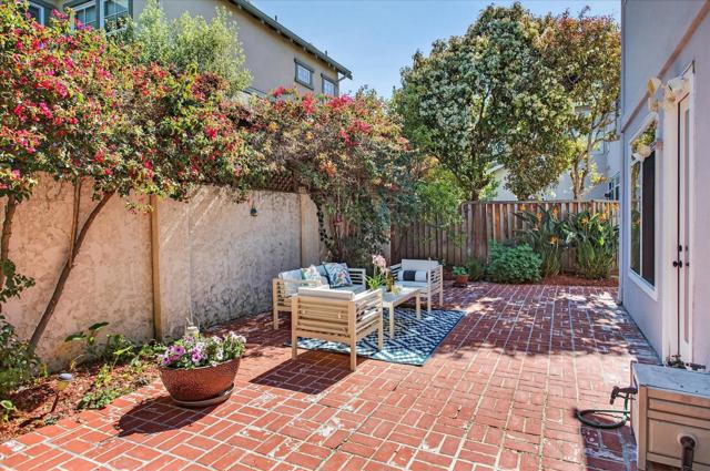 205 Houghton Street, Mountain View CA: https://media.crmls.org/mediaz/8b0723e3-f4ac-432f-9878-f29437cc1a5e.jpg