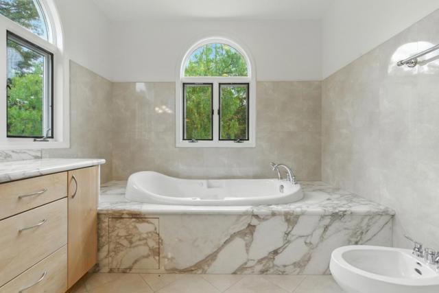14210 Berry Hill Court, Los Altos Hills CA: https://media.crmls.org/mediaz/8b078930-ae17-4ab0-89a1-e849817f5bef.jpg