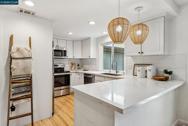 2877 Fountainhead Drive, San Ramon CA: https://media.crmls.org/mediaz/8b0878c6-7f1c-4408-a49c-a54e99759160.jpg