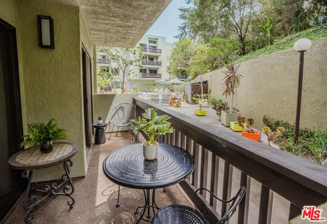 2018 Griffith Park Boulevard, Los Angeles CA: https://media.crmls.org/mediaz/8b087e87-5840-4197-aabe-73bdaaaef0f8.jpg