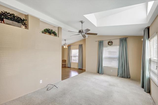 Detail Gallery Image 5 of 26 For 168 Roadrunner Ln, Oceanside,  CA 92057 - 2 Beds | 2 Baths