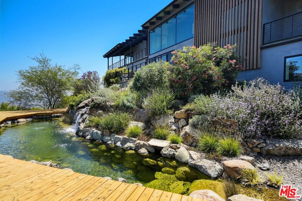 2345 Tuna Canyon Road — architectural residence