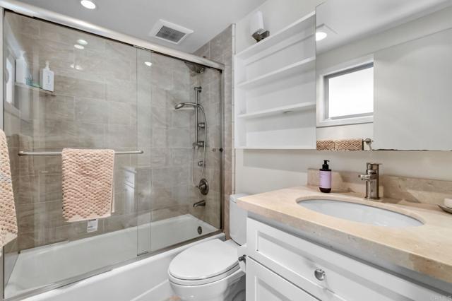 Detail Gallery Image 21 of 44 For 7209 Draper, La Jolla,  CA 92037 - 3 Beds | 3 Baths