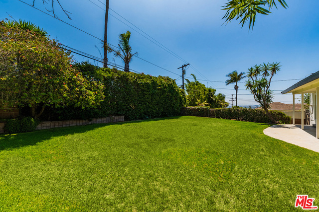 5412 S HOLT Avenue, Los Angeles CA: https://media.crmls.org/mediaz/8b0a9c1e-4608-4cfe-a1c4-04cd534cc201.jpg