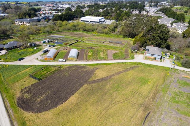 925 Miramontes Street, Half Moon Bay CA: https://media.crmls.org/mediaz/8b0b57ba-b540-4dd9-9b35-9513620ab66e.jpg