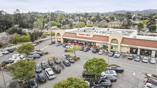 1867 Guilder Gln, Escondido CA: https://media.crmls.org/mediaz/8b0b5f22-6373-4cfe-8553-568d087f1961.jpg