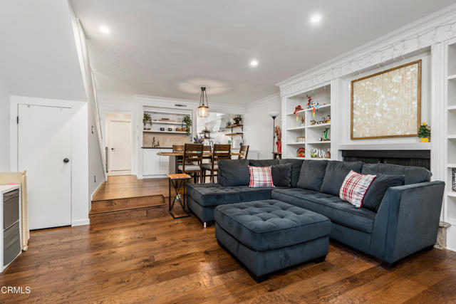 1850 Midvale Avenue, Los Angeles CA: https://media.crmls.org/mediaz/8b0b7b09-971f-4beb-9caf-04704c5de18d.jpg