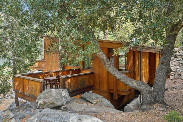 55491 Howland, Idyllwild CA: https://media.crmls.org/mediaz/8b0bc1da-f194-47ff-8d96-ebe04fabbfac.jpg