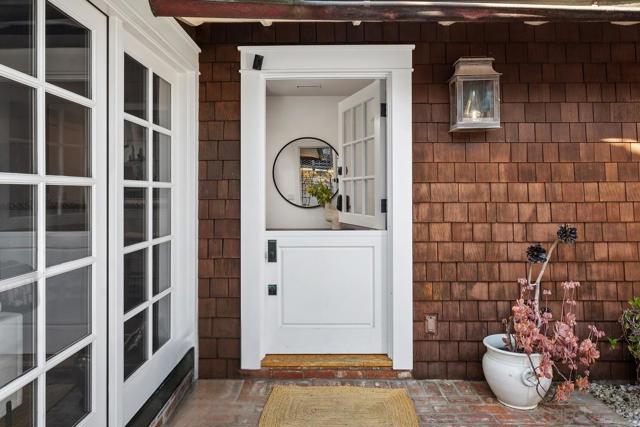 1820 Coast Blvd, Del Mar CA: https://media.crmls.org/mediaz/8b0bce92-5c62-48f3-b1a5-77433f4ecba8.jpg