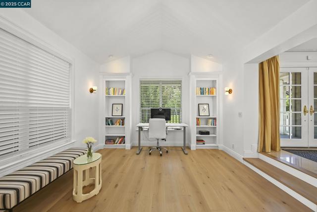 107 Leafield Rd, Danville CA: https://media.crmls.org/mediaz/8b0bfb9d-49cc-426a-b686-b140ca33dd79.jpg