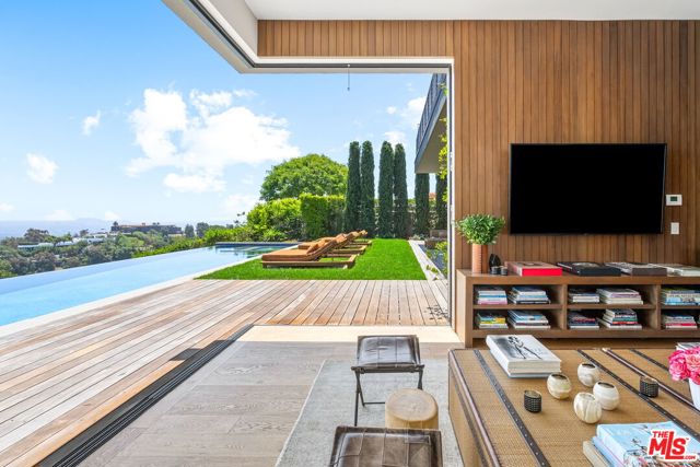 1030 Somera Road, Los Angeles CA: https://media.crmls.org/mediaz/8b0cef3a-e524-45d2-aa1f-a685bf43936d.jpg