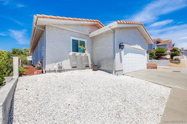 2010 W San Marcos Blvd, San Marcos CA: https://media.crmls.org/mediaz/8b0cf379-7822-4c0f-b838-1eb76b558bf0.jpg
