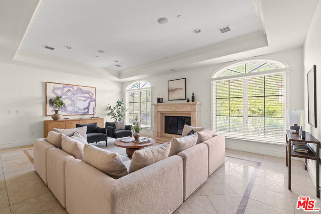 3697 Benedict Canyon Lane, Sherman Oaks CA: https://media.crmls.org/mediaz/8b0d850a-3a81-4ab7-a33f-4e1d139e2d08.jpg