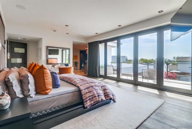 969 Adella Ave, Coronado CA: https://media.crmls.org/mediaz/8b0dfb7a-cb7c-4746-ae3f-51e1b075799b.jpg