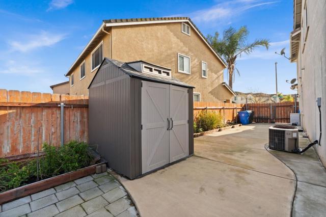 354 Vasconcellos Avenue, Manteca CA: https://media.crmls.org/mediaz/8b0e6bb0-6a52-4f11-9251-68bd193bb4b6.jpg