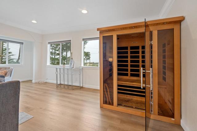 301 Channing Way, Pacifica CA: https://media.crmls.org/mediaz/8b0eb21d-9222-47cc-ab31-0849b1a0b147.jpg
