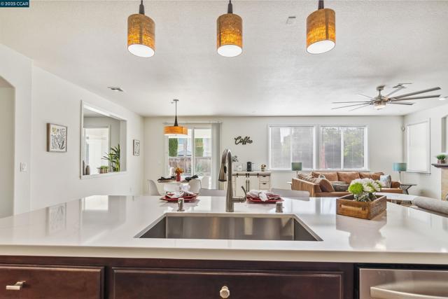 1840 Tanglewood Ln, Brentwood CA: https://media.crmls.org/mediaz/8b0ebcce-8b14-4689-9206-6171a32adf71.jpg