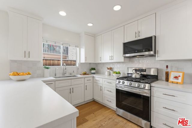 446 San Vicente Boulevard, 106 photo 14