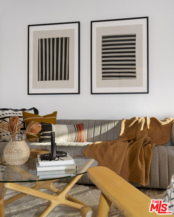 3744 Redwood Avenue, Los Angeles CA: https://media.crmls.org/mediaz/8b0fc62a-d301-4620-b117-c8e849fd4b2e.jpg