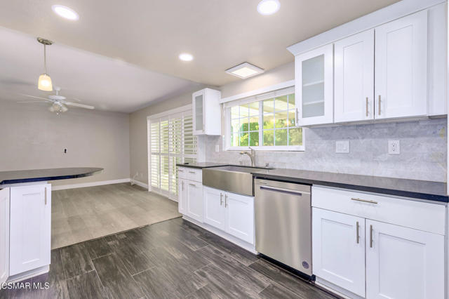 6058 Hedgewall Drive, Westlake Village CA: https://media.crmls.org/mediaz/8b0fefa6-2a13-4fb3-a125-ea977e2fb210.jpg