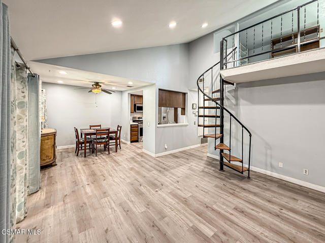 2098 Covington Avenue, Simi Valley CA: https://media.crmls.org/mediaz/8b102bfc-9b99-430c-9609-cd277b0866e4.jpg