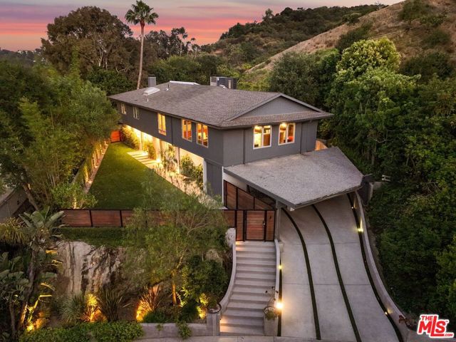 7712 Chandelle Place, Los Angeles CA: https://media.crmls.org/mediaz/8b102d38-1f2b-497d-962e-6fb95beaf799.jpg