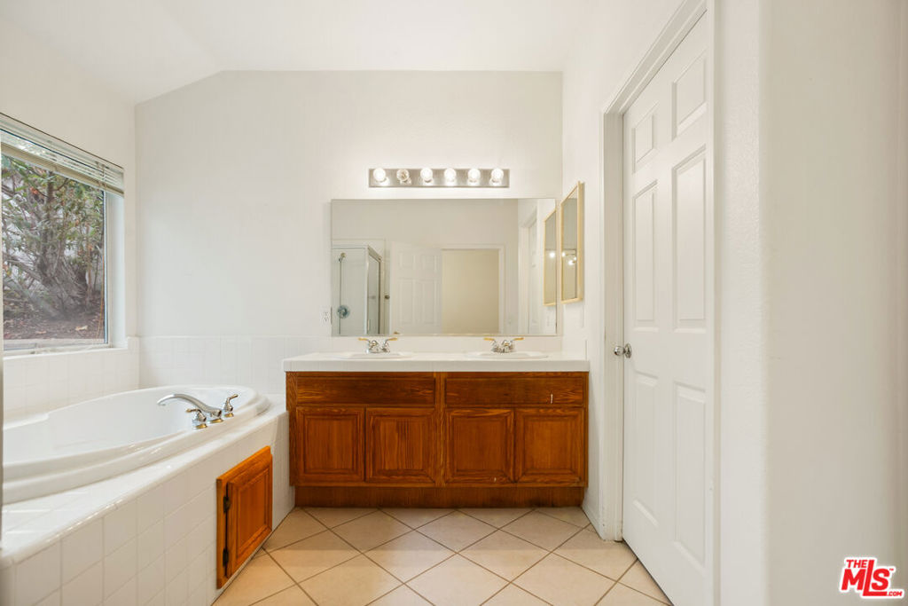 MLS #25589135 image #17