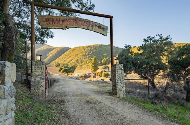 33120 River Road, Gonzales CA: https://media.crmls.org/mediaz/8b111cd7-2d82-443e-b6c0-79699245737f.jpg