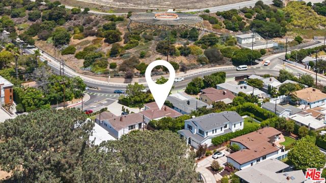 2376 Dewey Street, Santa Monica CA: https://media.crmls.org/mediaz/8b119220-96e1-40fc-8941-b7a3e0a32f7e.jpg