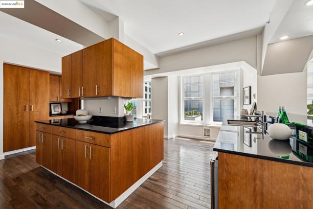 1615 Broadway, Oakland CA: https://media.crmls.org/mediaz/8b11bd81-4fb6-40da-977b-1c0bcca47bdd.jpg