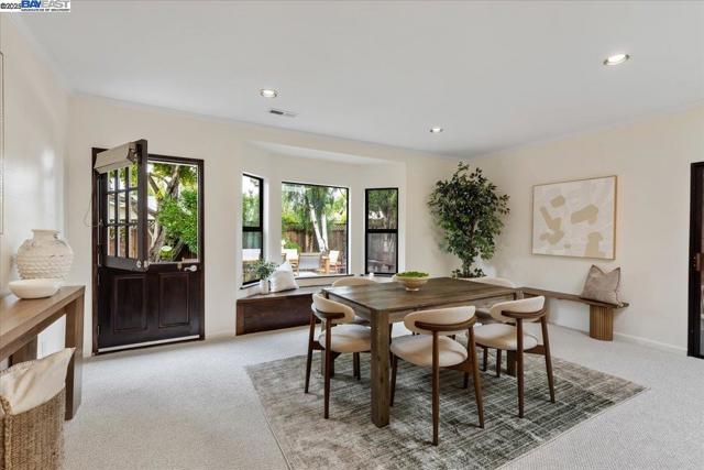 34264 Atteridge Pl, Fremont CA: https://media.crmls.org/mediaz/8b120567-47be-47cf-96cc-cd59f95eda38.jpg