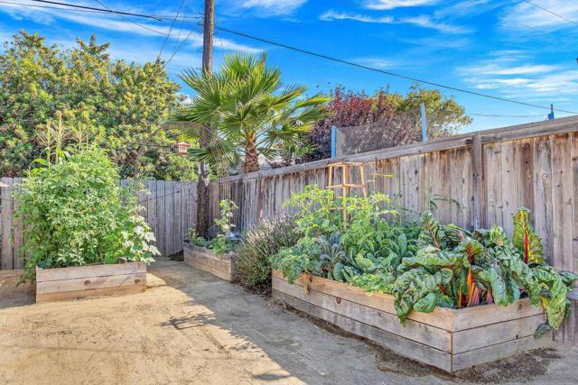 4991 Date Pl, San Diego CA: https://media.crmls.org/mediaz/8b121f37-8b93-4b31-92f7-9a7c54e8847e.jpg