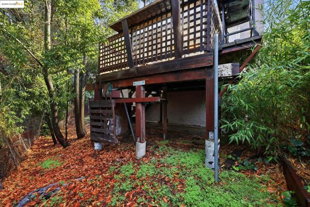 2430 27th Ave Unit D, Oakland CA: https://media.crmls.org/mediaz/8b125041-f257-4b36-aca1-1cb2834bea86.jpg