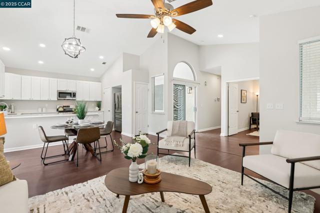 868 Clifton Way, Vacaville CA: https://media.crmls.org/mediaz/8b132b04-a17b-4e7c-a854-449b9e32c0a2.jpg