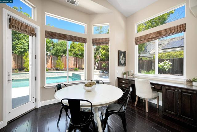 139 Shelterwood Ln, Danville CA: https://media.crmls.org/mediaz/8b136f1c-de47-4d13-933f-cbe0fd11e189.jpg