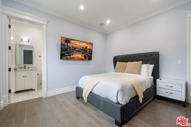 126 N Canyon View Drive, Los Angeles CA: https://media.crmls.org/mediaz/8b13e5b9-c21f-4260-bf36-a7cb1d5f8086.jpg