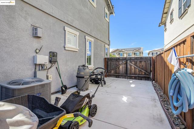 525 Stone Mountain Dr, Oakley CA: https://media.crmls.org/mediaz/8b144749-b065-4186-9568-d68d0fc999ab.jpg