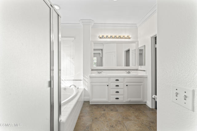 186 Parkside Drive, Simi Valley CA: https://media.crmls.org/mediaz/8b146d59-add0-4ad2-83da-6a2d41eea786.jpg